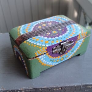 Vintage handmade colonial folk art painted hinged wooden storage box wood art